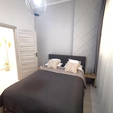 Goldie Apartment *